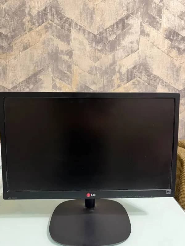 LG 22M35, надежный и практичный монитор — Ереван — 20 000 ֏