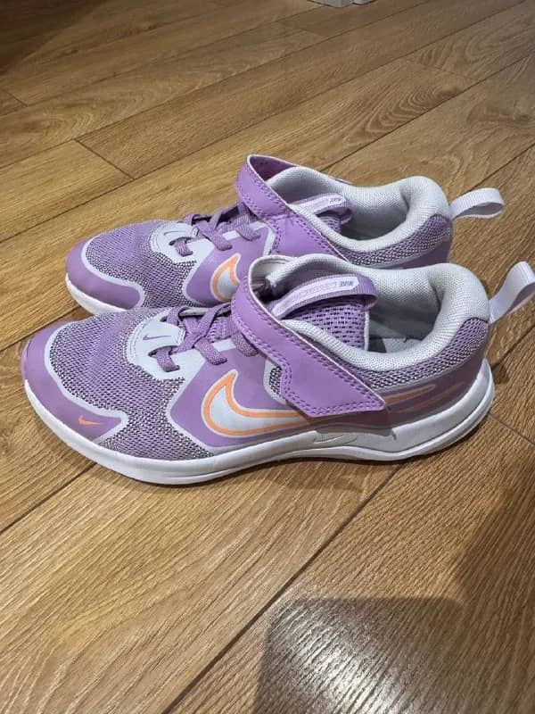 Nike (оригинал). Б/у в очень хорошем состоянии. Размер 35. 50 лари — Батуми — 36 ₾