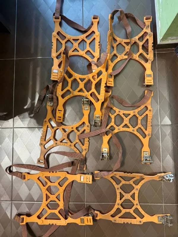 1. Противоскользящие накладки / цепи на колёса R16, 7 шт. — 60 ₾ — Батуми — 60 ₾