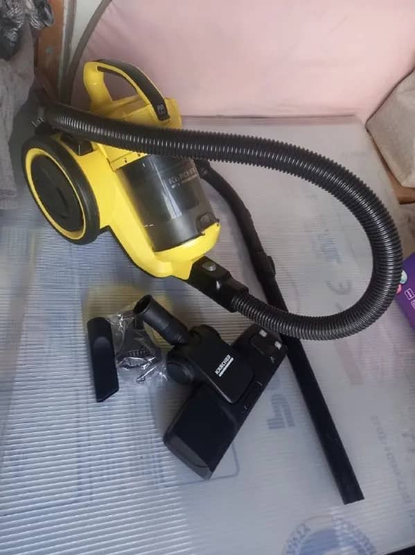 Karcher VC 3, в рабочем состоянии, коробка, документы, все насадки. Есть нюанс — сломана защелка кре — Тбилиси — 200 ₾