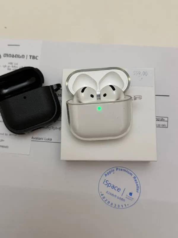 AirPods 4 ANC с шумоподавлением. На гарантии. Были куплены 2 месяца назад в iSpace за 559 лари. Комп — Батуми — 400 ₾