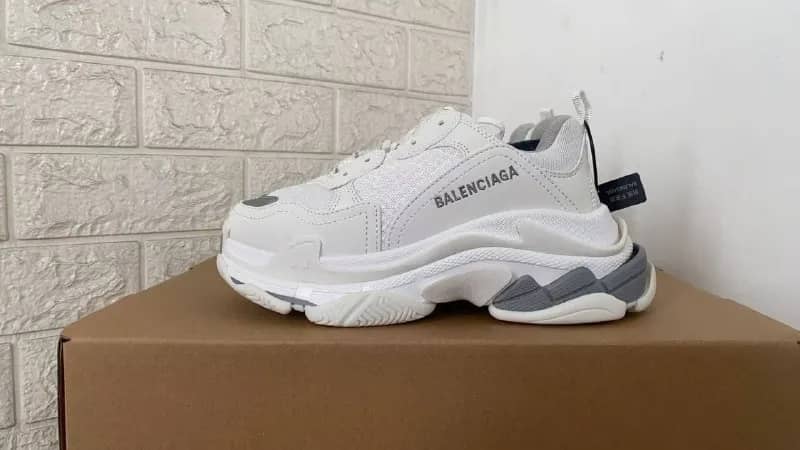 Balenciaga 36 размер, высокая подошва, на стопу 23 см — чехол и шнурки новые в подарок — 60 лари — Батуми — 60 ₾
