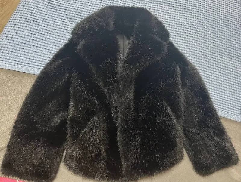 2 шубы из эко-меха, размер S, Zara — Батуми — 50 ₾