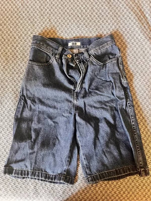 1. Джинсовые шорты Uniqlo, р. 150 — 30 лари — Тбилиси — 30 ₾
