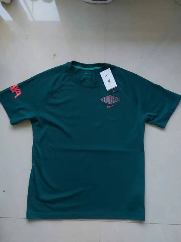 Nike Liverpool FC Travel Tee.Размер: L — Батуми — 130 ₾
