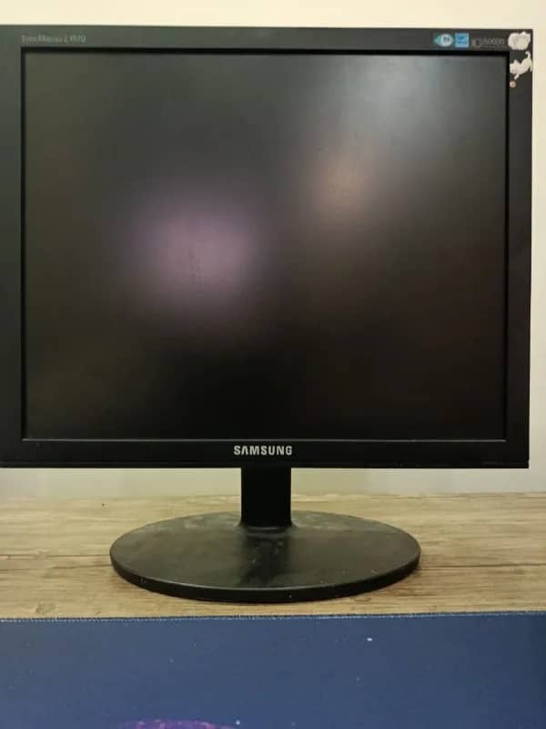 Samsung SyncMaster E1920 — 40 лари — Батуми — 40 ₾
