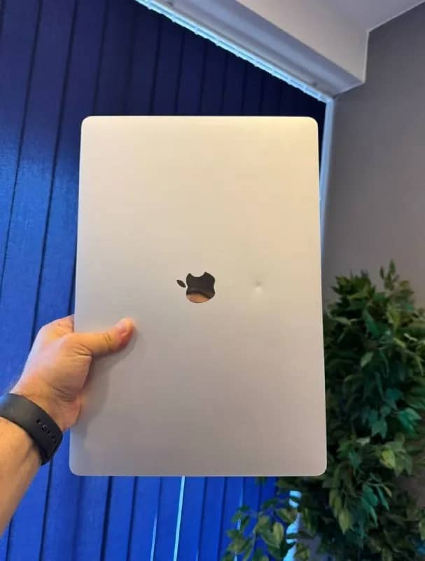 Macbook Pro 2019 16.2 дюймов. В нормальном состояние, c двумя видео картами, года в хорошем состояни — Тбилиси — 1 250 ₾