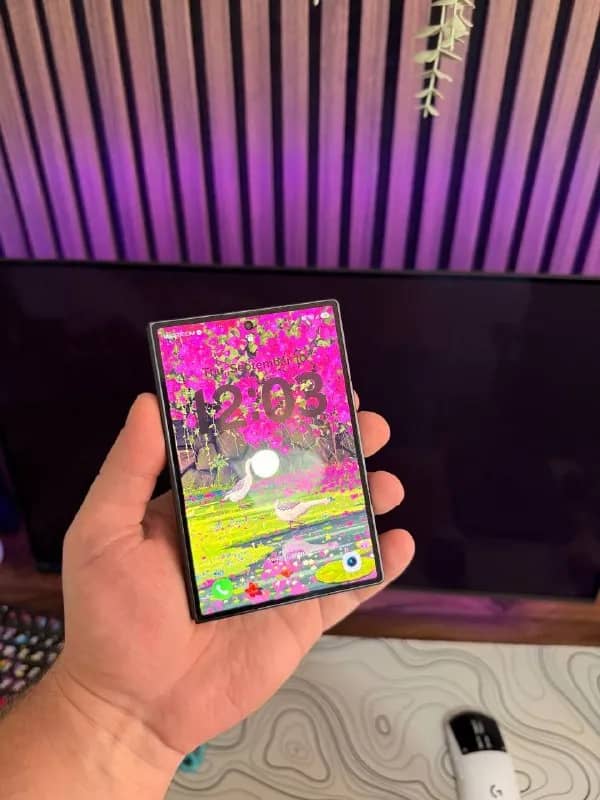 Samsung Galaxy Z Fold 8. Покупал месяц назад. На гарантии. Полный комплект + арамид кейс от spigen з — Тбилиси — 4 300 ₾