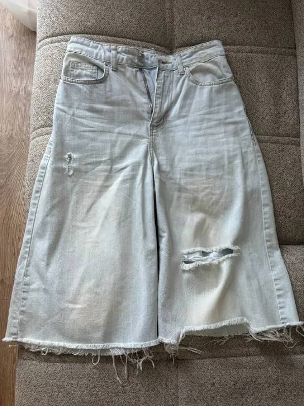 Шорты ZARINA 42 и топ Stradivarius XS — Батуми — 30 ₾