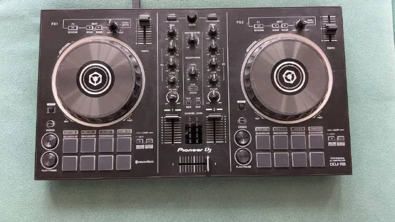 Pioneer DJ DDJ-RB 2. есть проблема с левой физической кнопкой Play — не отрабатывает чаще всего. с п — Тбилиси — 290 ₾