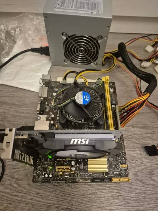 2 единицы. Планки материнок в комплекте. Мат.плата Asus H81M-K, процессор Intel Pentium G3220, опера — Тбилиси — 80 ₾