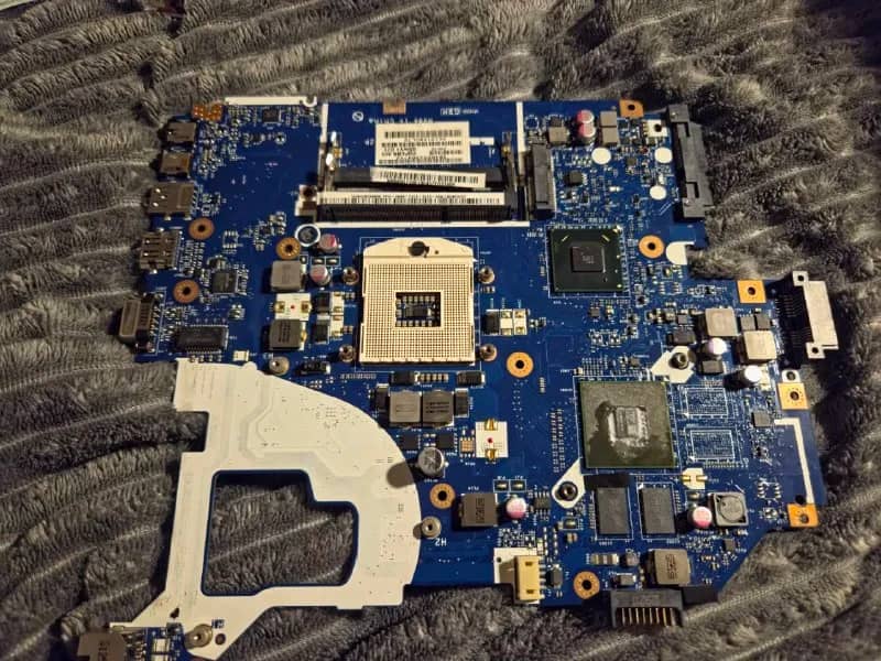 Compal LA-7912P (Rev: 2.0). Подходит для ноутбуков Acer Aspire V3-571G и E1-571. Сокет rPGA988B, чип — Тбилиси — 15 ₾