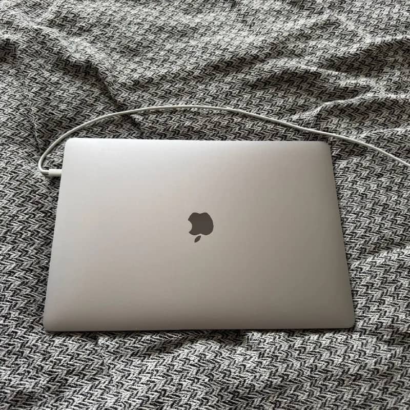 MacBook Pro — 700GEL — Тбилиси — 700 ₾