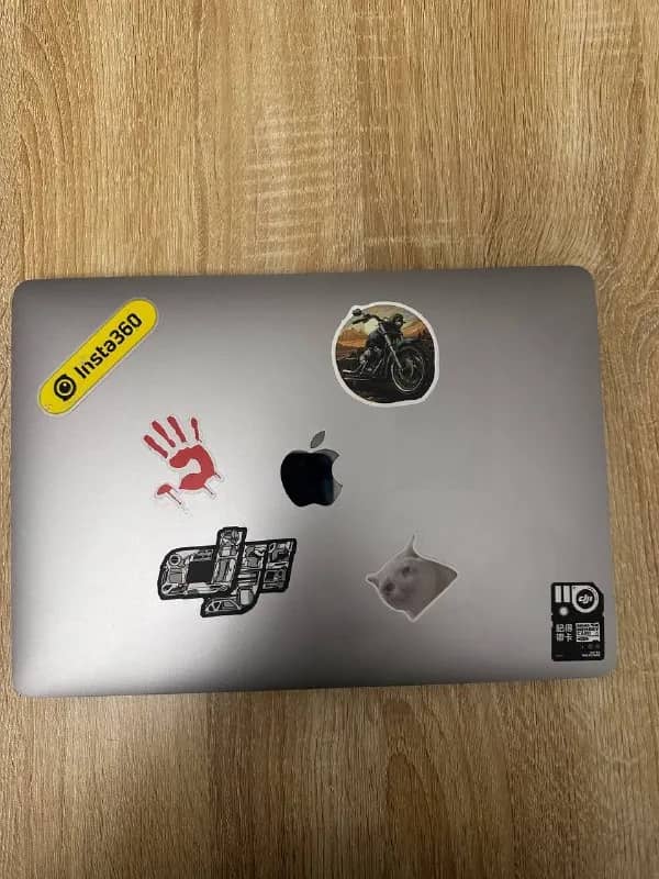 Macbook pro m2 8/256GB 13inch, battery health95%, Touch bar doesn’t work/Bez zariadnik/Touch bar ne — Батуми — 1 550 ₾