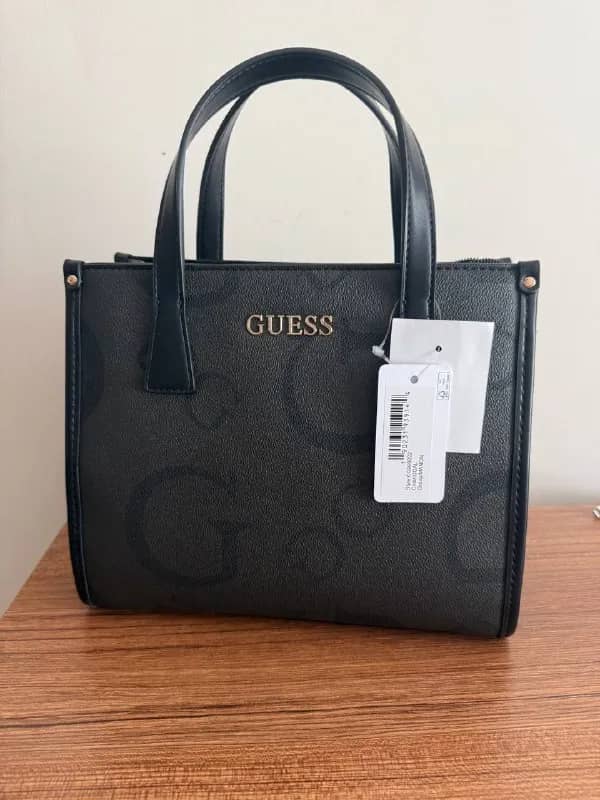 Сумка Tommy Hilfiger, часы Swarovski, сумка Guess — Стамбул
