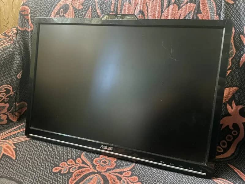 ASUS VK191D. Состояние хорошее, есть царапины и следы использования. Нет ножки. Vga подключение. Чер — Батуми — 40 ₾