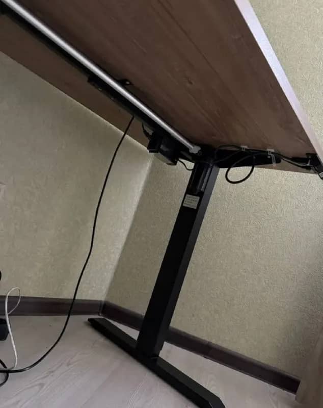 рный с подъемным механизмом liftdesk One Черный/Дуб Канзаc коричневый, ЛДСП Еgger 138×67.5×2.5 см — Тбилиси — 300 ₾