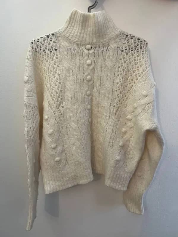 Massimo Dutti с добавлением альпаки — Батуми — 20 ₾