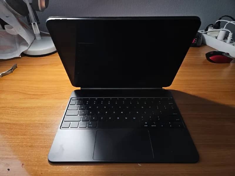 Apple iPad 13 PRO 2TB M5 с клавиатурой и стилусом; — Тбилиси
