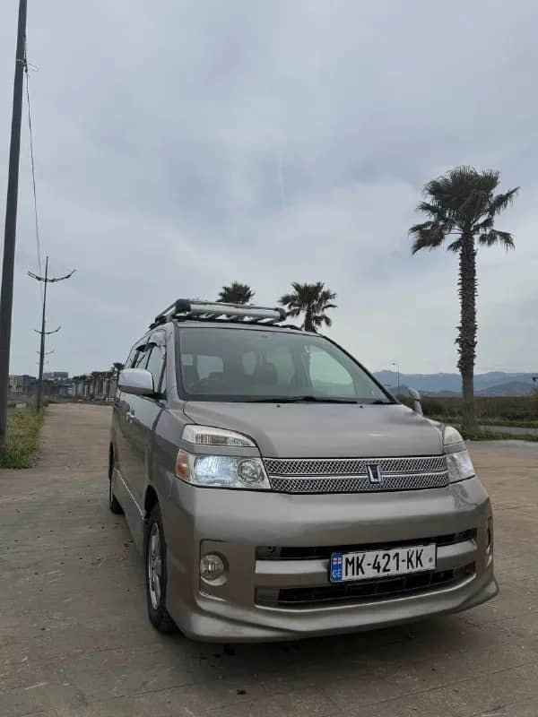 Toyota Voxy — Тбилиси — 4 700 $