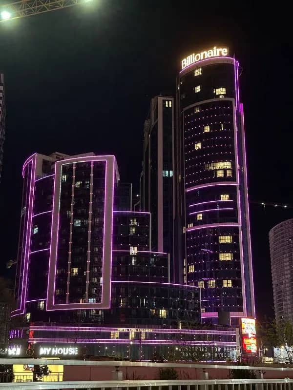 1+1, разного дизайна и стиля на Алее Героев! — Батуми — 400 $