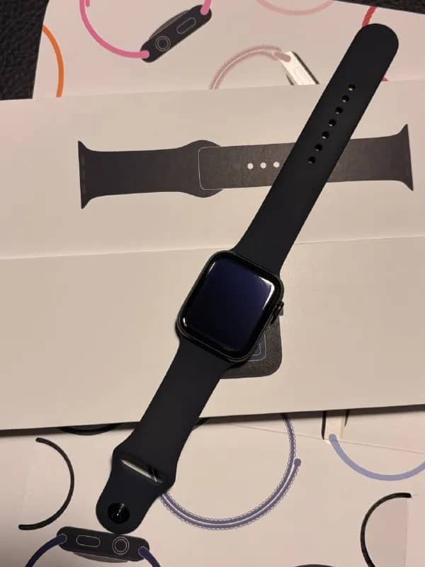 Apple Watch SE 3, 44 мм. Часы абсолютно новые, не использовались. — Батуми — 869 ₾