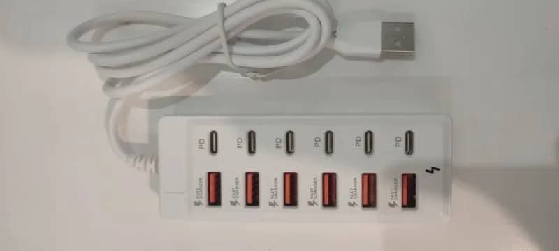 USB-хаб/зарядная станция (новая 12 портовая) с 6 портами USB-A (с пометкой *FAST CHARGER) и 6 портам — Батуми — 20 ₾