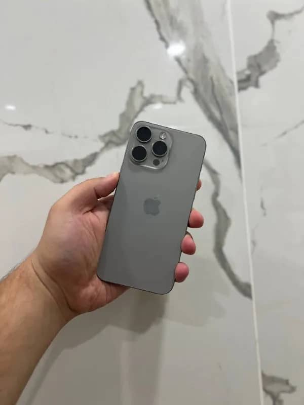 iPhone 15 Pro Max — 256 GB 88% 🔋 — Батуми — 1 700 ₾