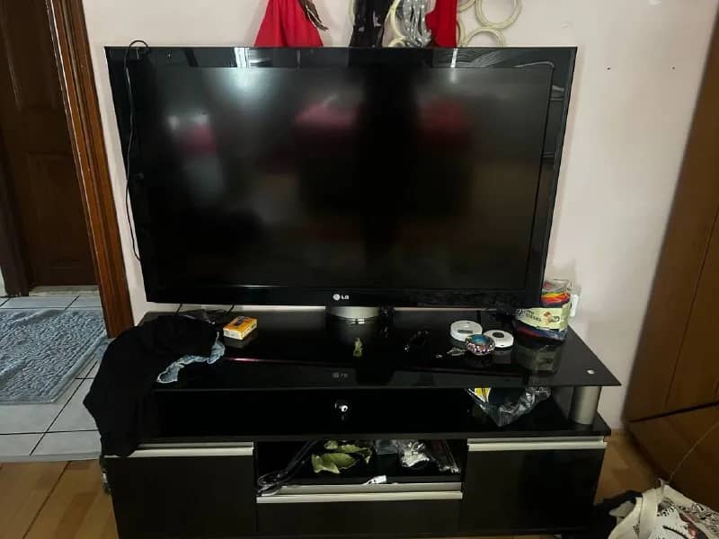 Uydu tv sehpası ve tv hepsi 4500₺ — Анталия — 4 500 ₺