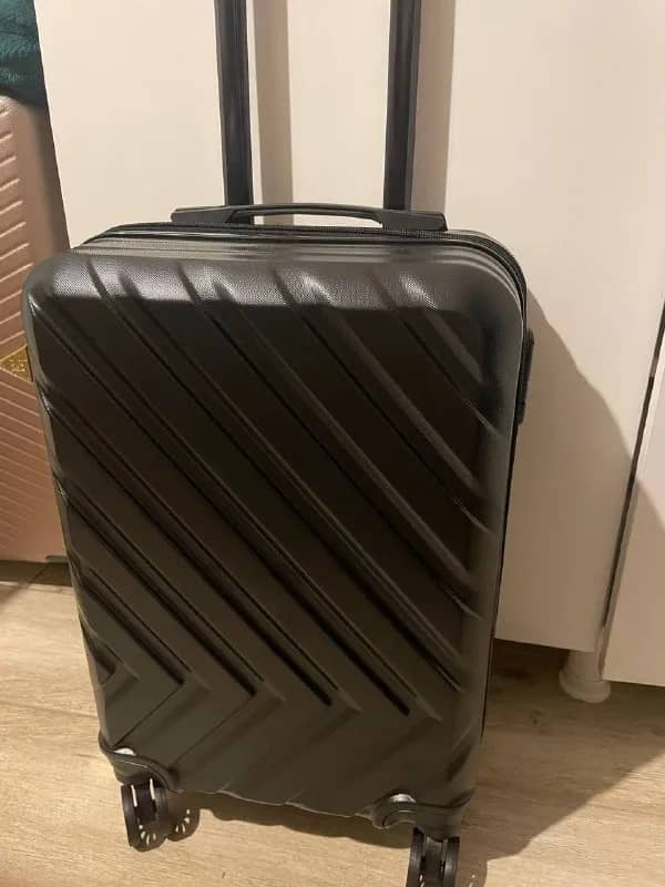 Чемодан ручная кладь новая — Батуми — 70 ₾