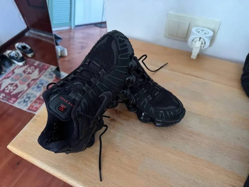 Кроссовки Nike Shox 37.5 черные — Тбилиси — 100 ₾