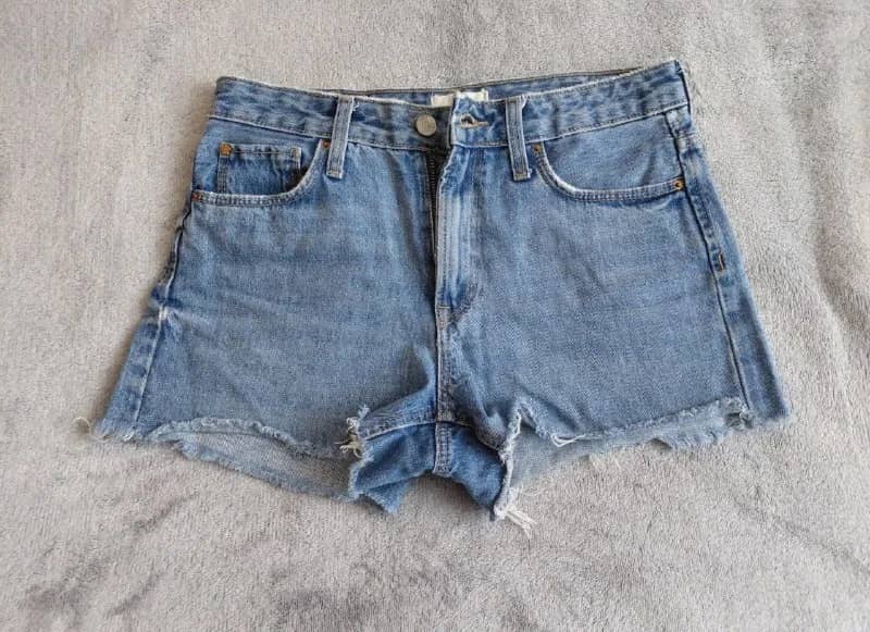 1) джинсовые шорты colins, размер 34/s/xs. низкая посадка. — Батуми — 15 ₾