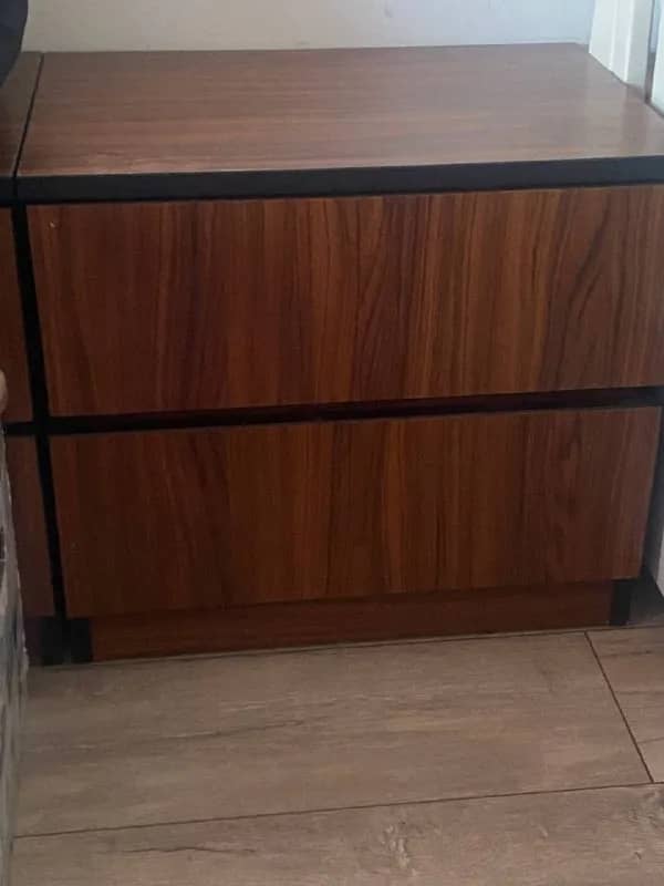 Две прикроватные тумбочки 50-45-35 см — Тбилиси — 150 ₾