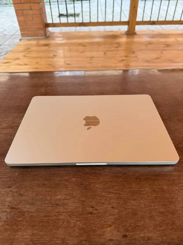 MacBook Air M2 — 8/256 ГБ — Тбилиси — 1 750 ₾