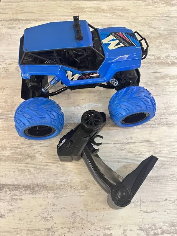 Monster Truck 1/12 2.4G 4WD, на пульте управления (на батарейках — аккумуляторе). Все работает, — Анталия — 3 000 ₺