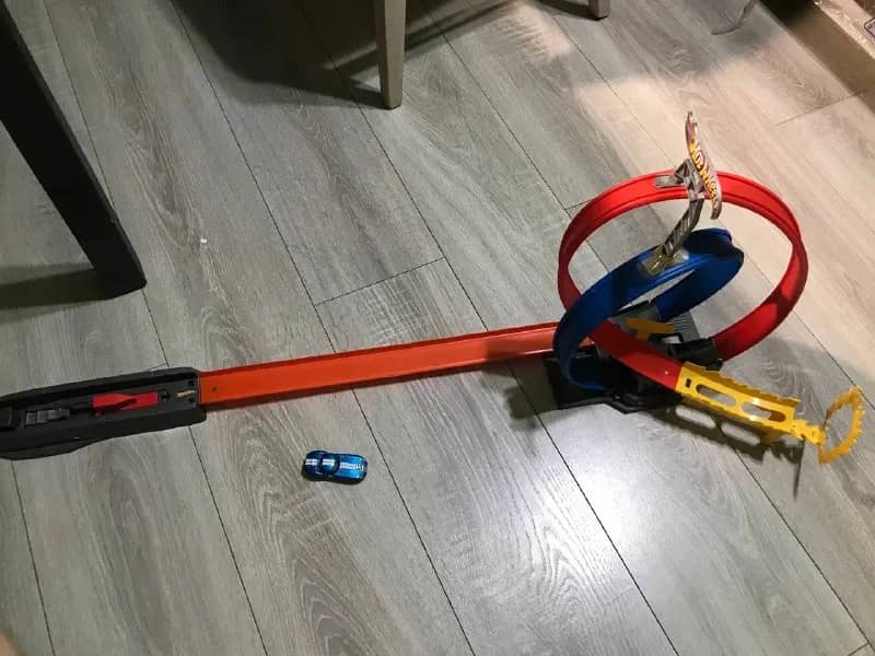hot wheels 20 лари с железной машинкой. 1 деталь заменена. На работу не влияет — Батуми — 20 ₾