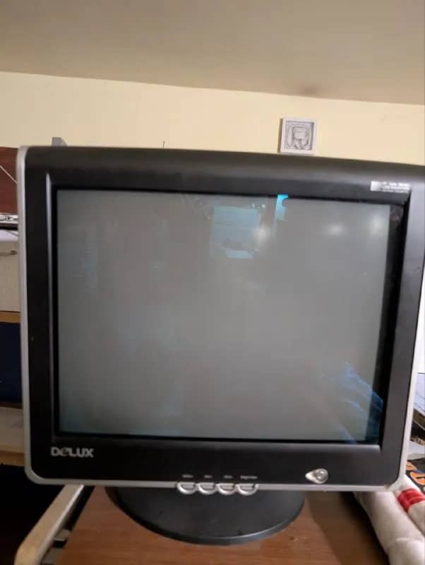 CRT) мониторы и телевизор (Delux, Samsung Plano, Dell). — Тбилиси