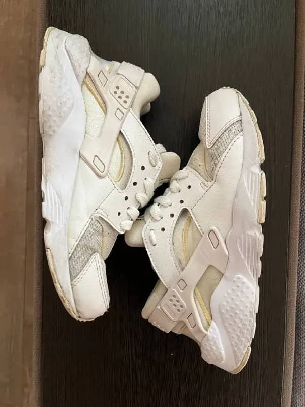 Nike Huarache, оригинал, белые, размер указан 36, но они маломерки и на 34,5-35 размер больше пойду — Алматы