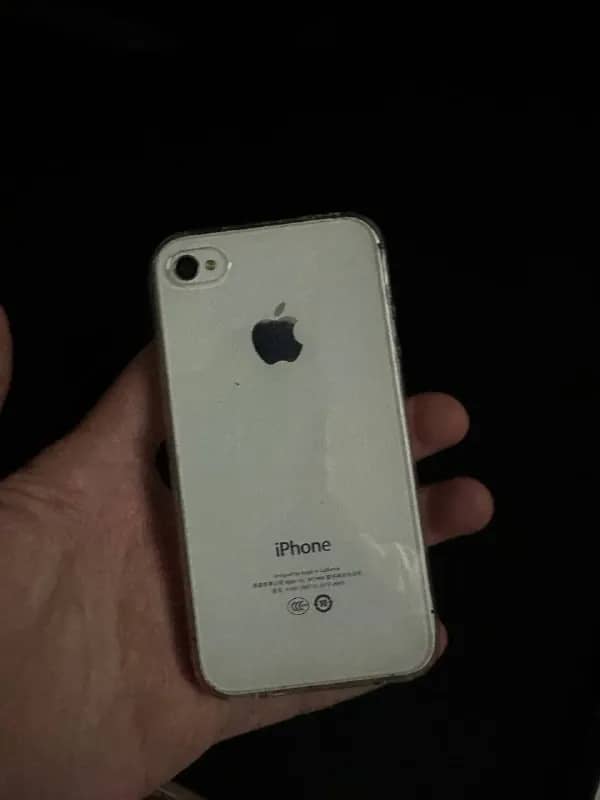 iPhone 4s с чехлом и стеклом — Алматы