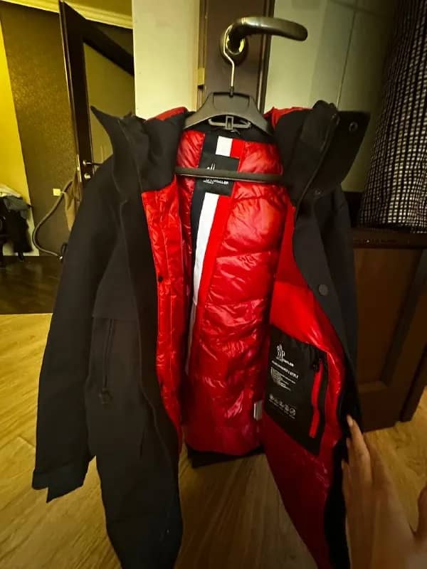 Пуховик Moncler L — Алматы — 160 000 ₸