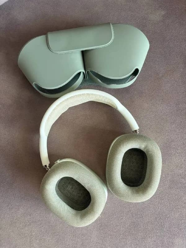 AirPods Max, состояние идеальное, редко пользовался, любая проверка на оригинальность, все функции р — Батуми — 570 ₾