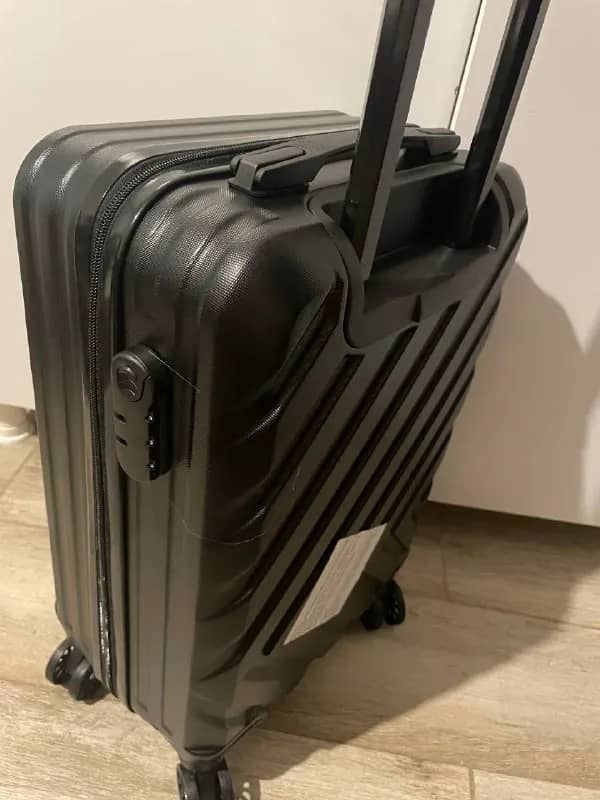 Маленький чемодан новый — Батуми — 70 ₾