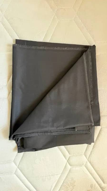 Черная плотная ткань, большой кусок — Батуми — 20 ₾