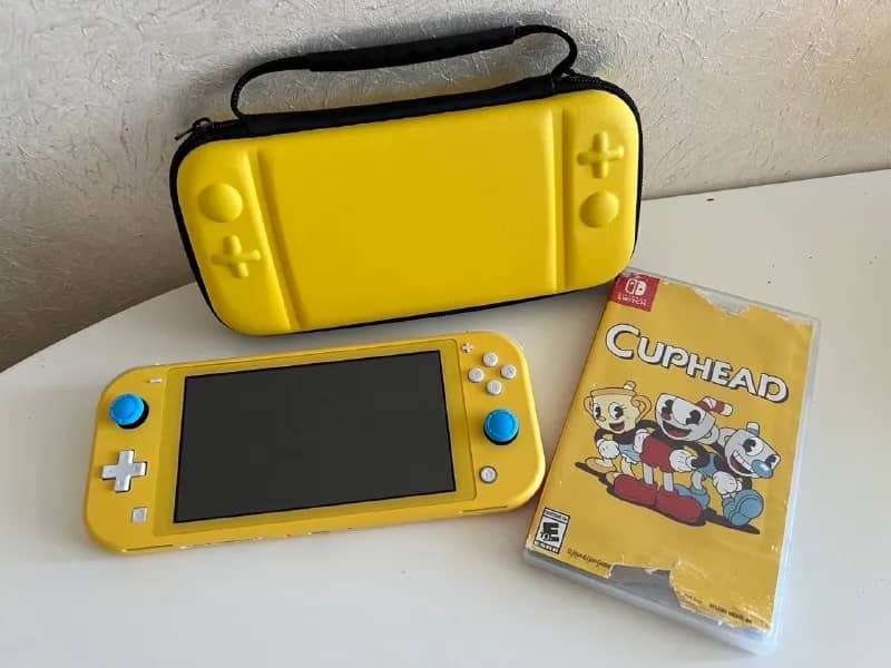 Nintendo Switch Lite Yellow + чехол + Cuphead — Батуми — 350 ₾