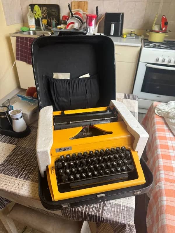 Печатная машинка Erika 105, майка, очки, крем-гель — Ереван — 2 000 ֏