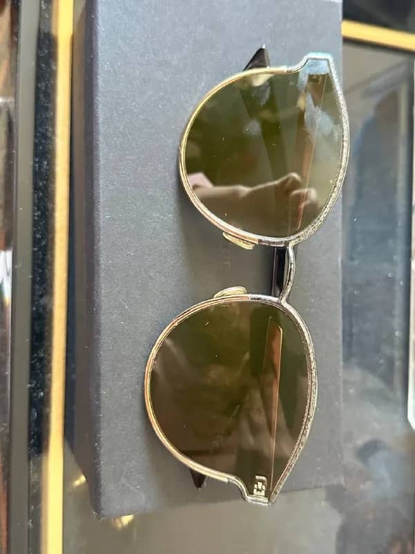 Dior. Оригинал, все документы идут в наборе, полная упаковка (коробка, чехол, ткань, доки). Состояни — Анталия — 8 500 ₺