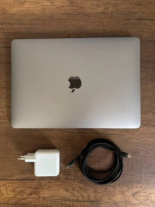 Apple MacBook Air 13» (M1, 2020) 8/256 GB — Тбилиси — 1 300 ₾