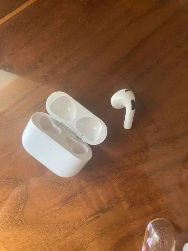 AirPods 3 левый наушник и кейс — Тбилиси — 100 ₾