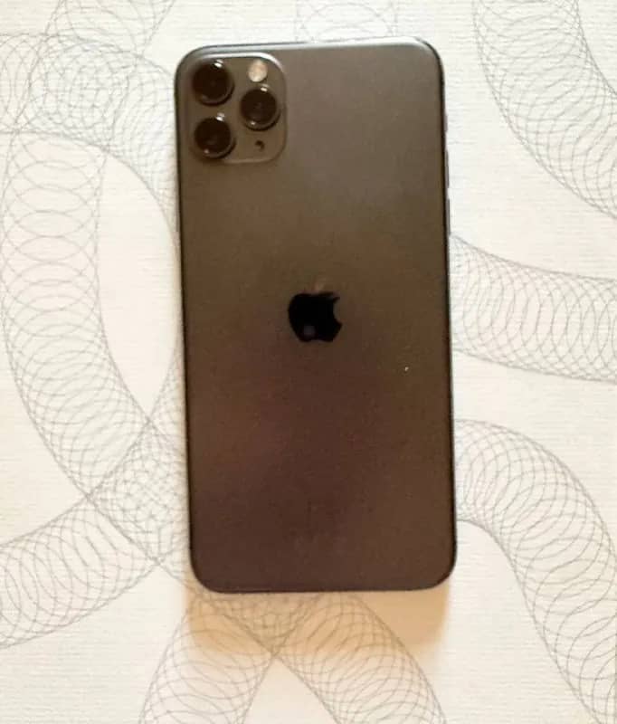 iPhone 11 Pro Max в хорошем состоянии, в комплекте зарядка 🔌 — Тбилиси — 400 ₾