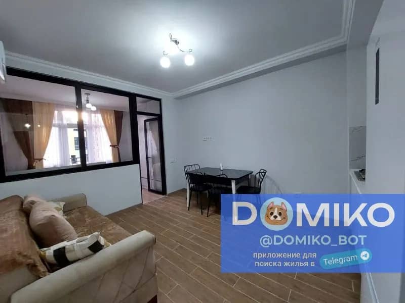 35 м² с центральным отоплением и кондиционером, расположена на пятом этаже из тринадцати. Аренда 500 — Батуми — 500 $